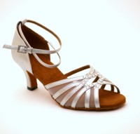 Handverzierte Latein Tanzschuhe in silber Handverzierte Latein Tanzschuhe in silber