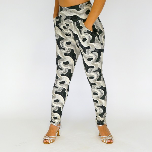 Hose mit Taschen - 95% Baumwolle, 5% Elasthan – hoher, elastischer Bund, schmaler Beinabschluss